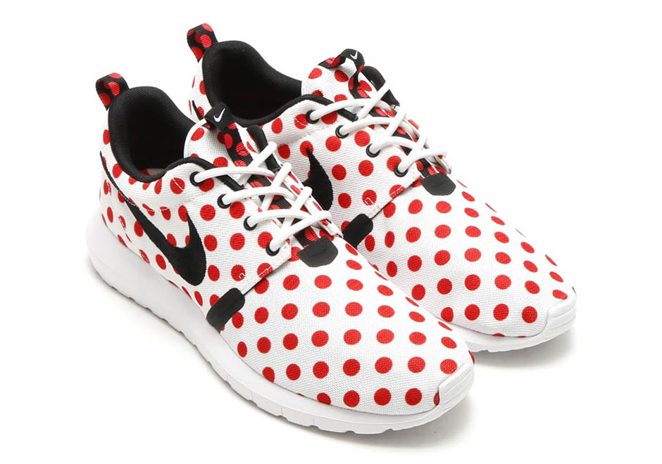 nike roshe black and white spots 