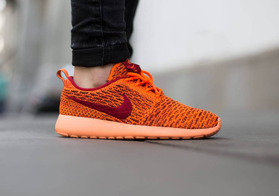 Nike Wmns Roshe One Flyknit Total Orange Gym Red Sunset Glow 2