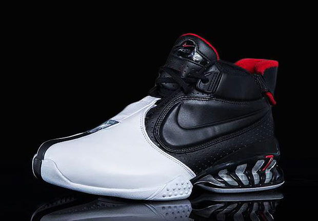 Nike Releases An OG Colorway Of The Zoom Vick 2