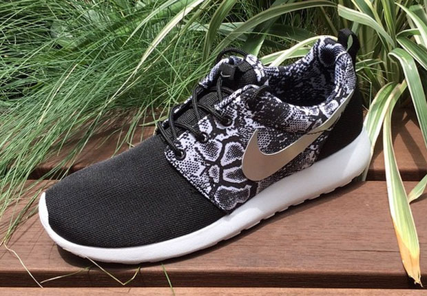 nike roshe snake print