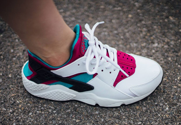 These Nike Air Huaraches Are Similar To What Michael Jordan Wore In The Early 90s - SneakerNews.com
