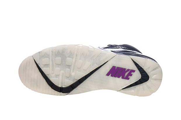 Another Nike Air Trainer Raiders Colorway 04