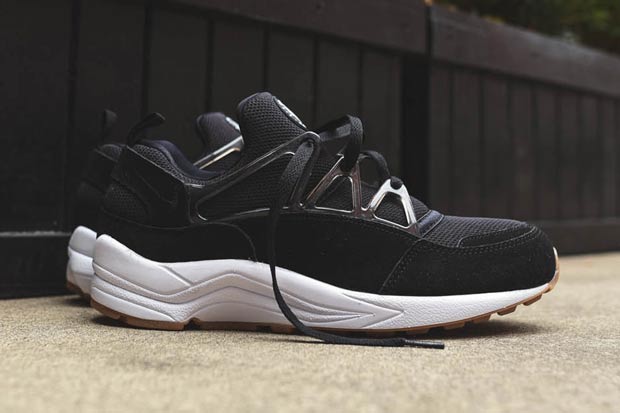 Nike Air Huarache Light Black Gum Available Again 02