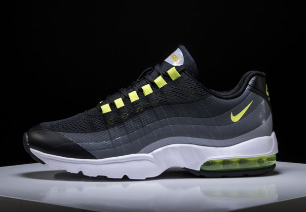 Industrializar circuito Mirar The Nike Designer Who Created The Roshe Re-invented The Air Max 95 -  SneakerNews.com