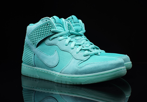 Nike Dunk High "Light Retro" With Glowing Soles