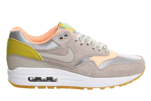 Nike Sportswear La Glow Pack 02