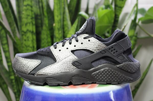 Nike Air Huarache Flirts Weird Materials 01