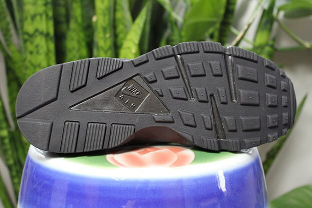 Nike Air Huarache Flirts Weird Materials 07