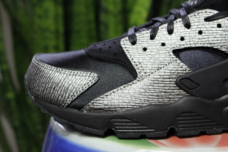 Nike Air Huarache Flirts Weird Materials 09