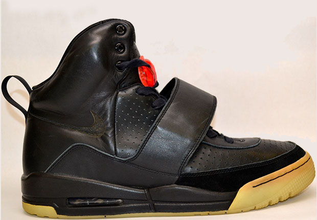 Here's A Look At Kanye West's Nike Air Yeezy He Wore At The 2008 ...