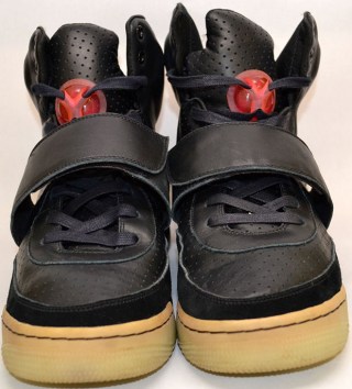 Here's A Look At Kanye West's Nike Air Yeezy He Wore At The 2008 ...