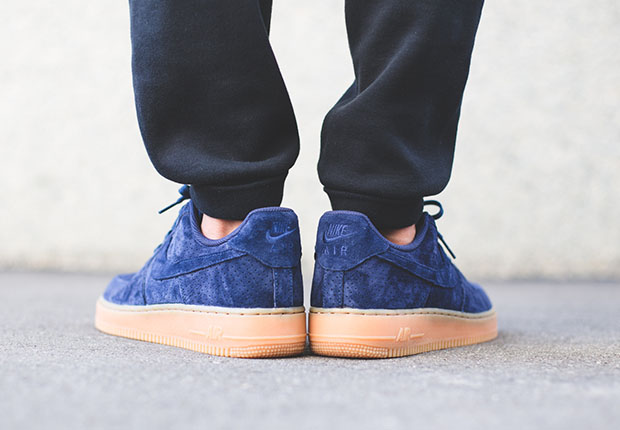 Nike Wmns Air Force 1 Low Suede Midnight Navy Gum 2