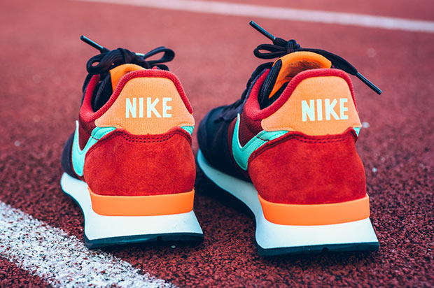 Nike Wmns Internationalist Mahogany Green Glow Orange 04