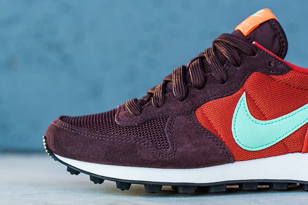 Nike Wmns Internationalist Mahogany Green Glow Orange 07