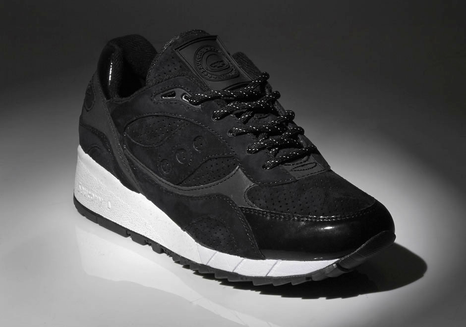 all black saucony women's