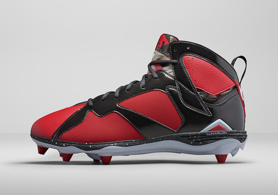 Jordans Iconic Bred Colourway Gets Inverted On The AJ1 Low Banned Pe Cleats 2015 Hare Lamarr Woodley