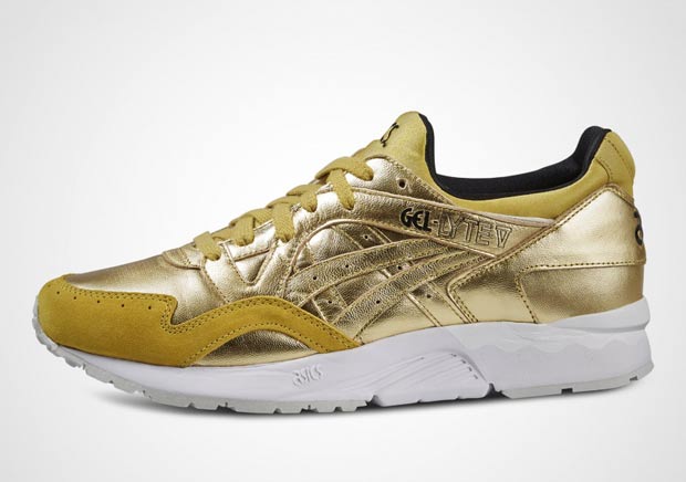 leef ermee In beweging boycot These Gold And Silver ASICS Releases Are Meant For Christmas -  SneakerNews.com