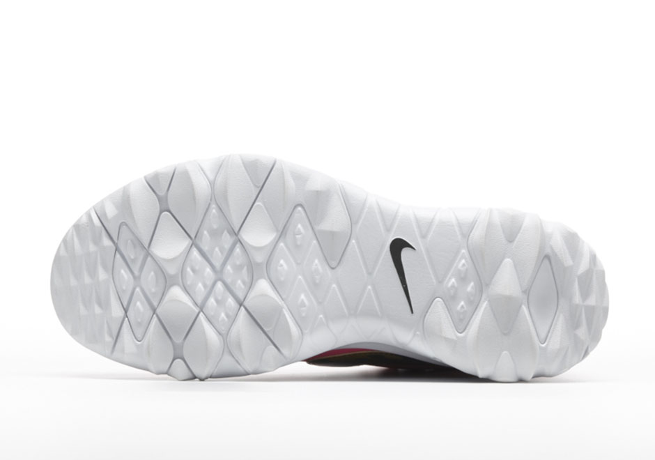 Nike Transformed Its Earliest Basketball Sneaker Into A Golf Shoe For ...