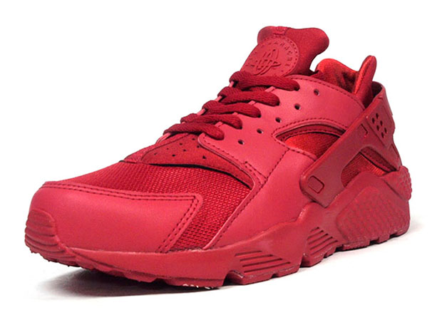 A Closer Look At The Nike Air Huarache In All-Red