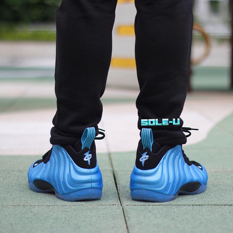 nike-air-foamposite-one-unversity-blue-on-feet-05