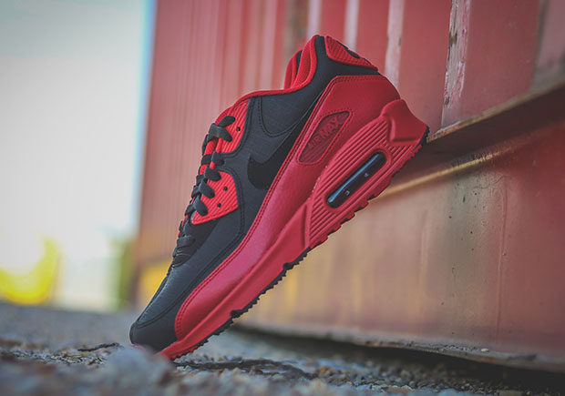 Incomparable entrar Hacia fuera The Nike Air Max 90 Winter in a Bold "Bred" Colorway - SneakerNews.com
