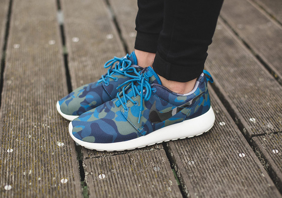 Nike Womens Roshe Blue Camo 2
