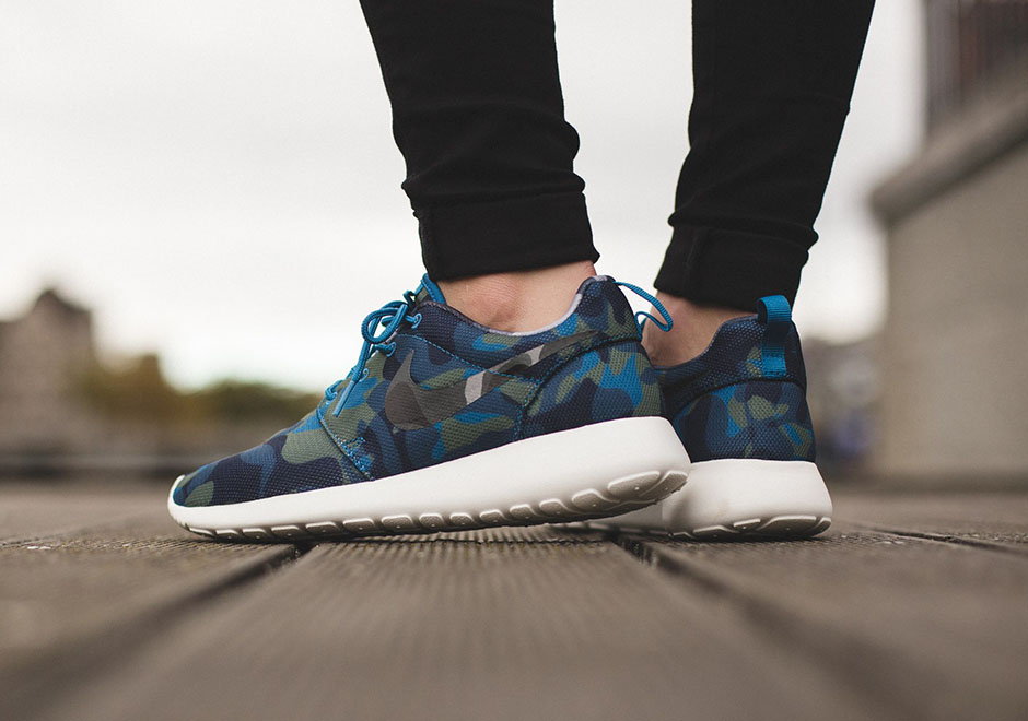 Nike Womens Roshe Blue Camo 3