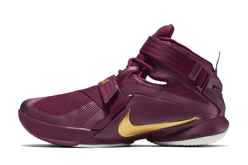 Nike Zoom Soldier 9 Cavs Wine Gold 02