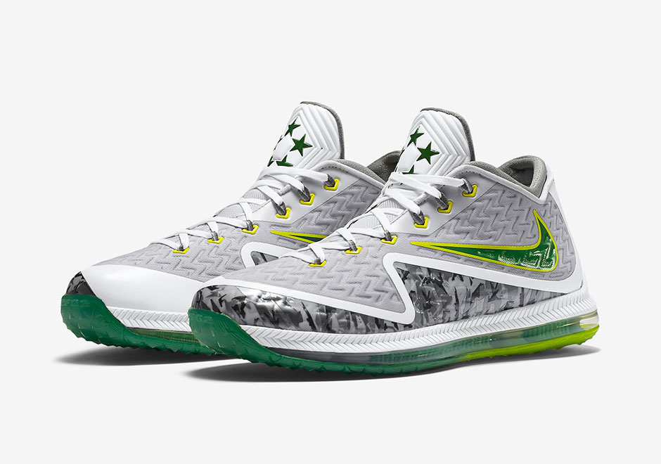 Nike's QB-Only Sneaker In Oregon Colors
