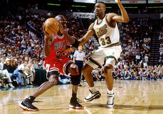Michael Jordan’s Game-Worn NBA Finals Nike Air jordan NIKE Hydro 7 V2 Black Gym Reds From the 72-10 Season