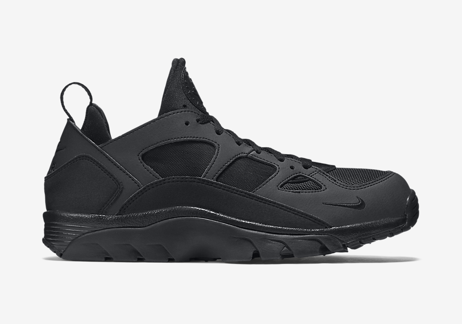 nike blackout trainers