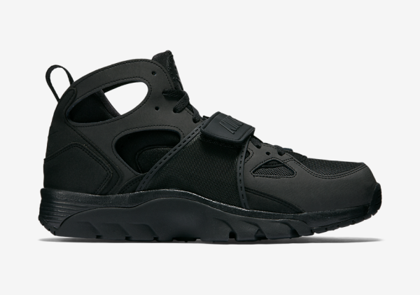 Nike Air Trainer Huarache Blackout | SneakerNews.com