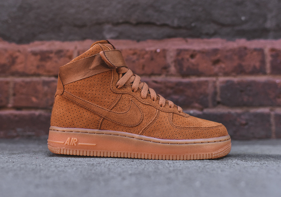 Nike Wmns Air Force 1 Perforated Suede Tawny Gum 1