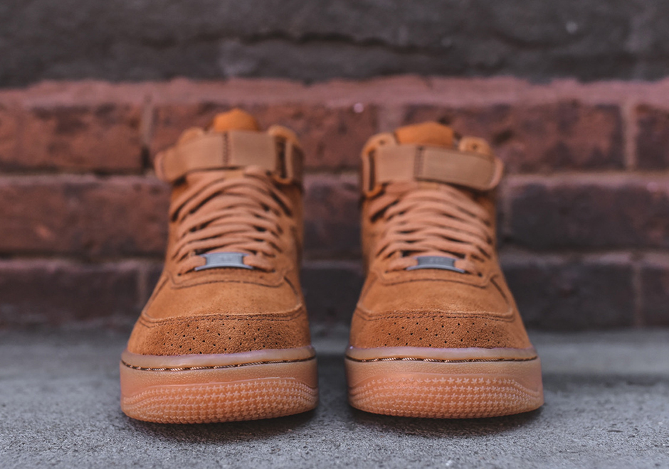 Nike Wmns Air Force 1 Perforated Suede Tawny Gum 3