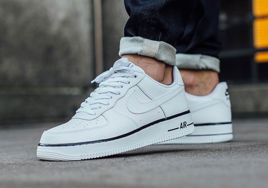 air force 1 white with black lines