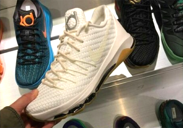 kd 8 black and white