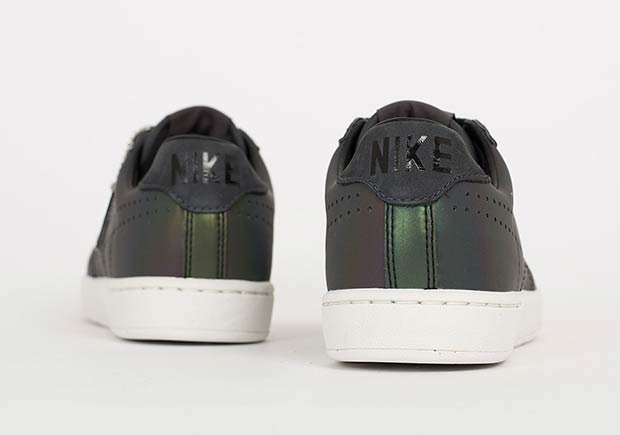 Nike Tennis Classic Ultra Iridescent 04