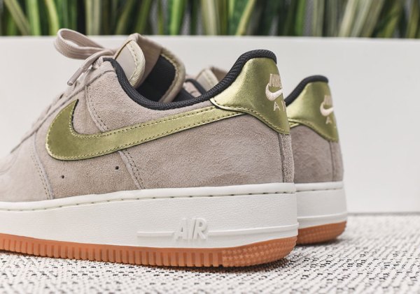 Nike Air Force 1s With Gum Soles Arrive Just For Women - SneakerNews.com