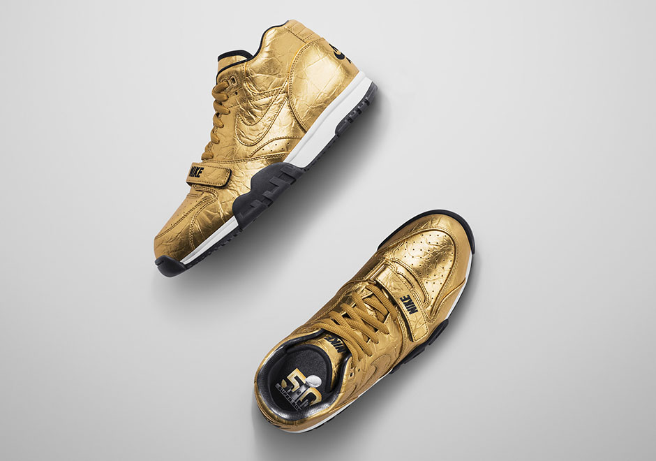 vela Escarpado por inadvertencia Nike Super Bowl 50 Gold Collection | SneakerNews.com