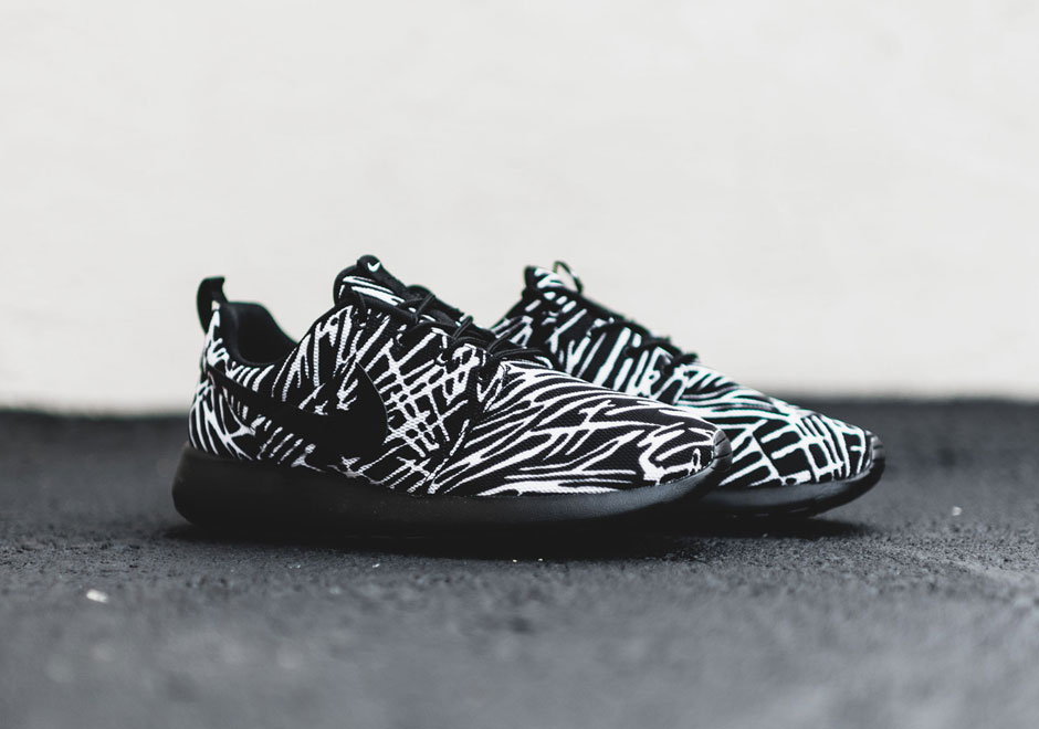 nike roshe run white black