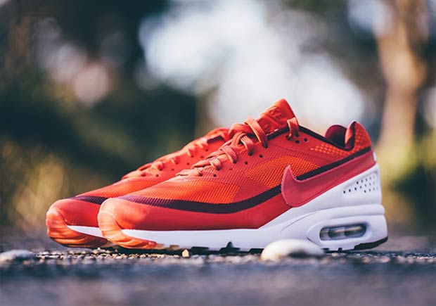 Nike Air Classic BW Ultra “Hyper Crimson”