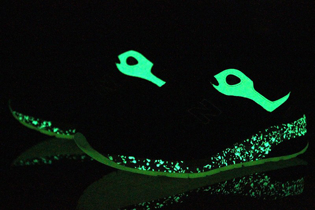 New Balance 1600 Elite Goes Glow In The 