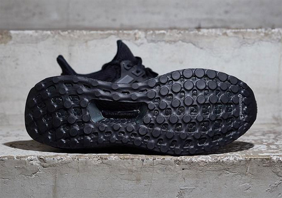 adidas boost black sole
