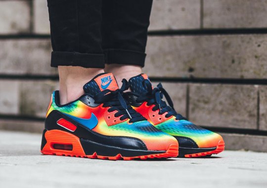 An On-Foot Look At The Nike Air Max 90 “Heat Map”