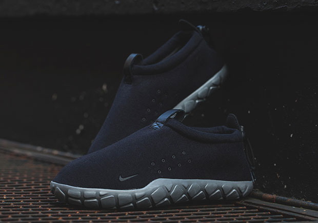 nike-air-moc-tech-fleece-2-colorways-06