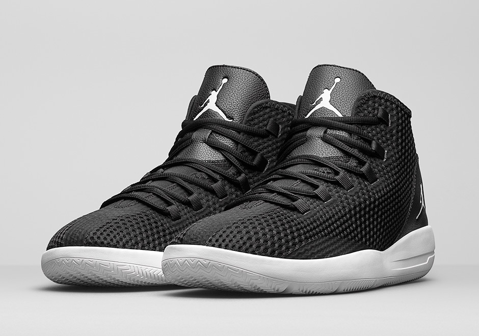 Jordan Reveal Premium Black White 1