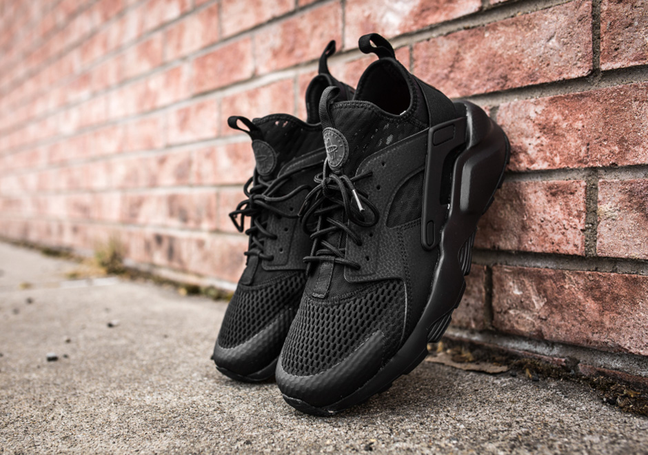 nike hurache triple black