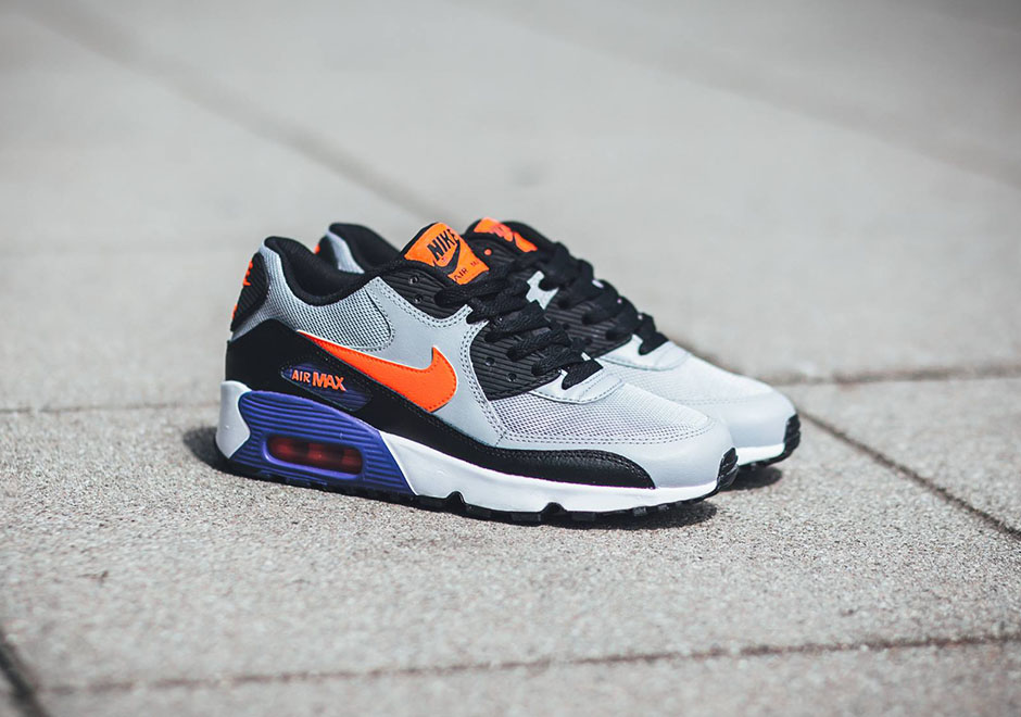 Nike Air Max 90 GS 833418-002 | SneakerNews.com