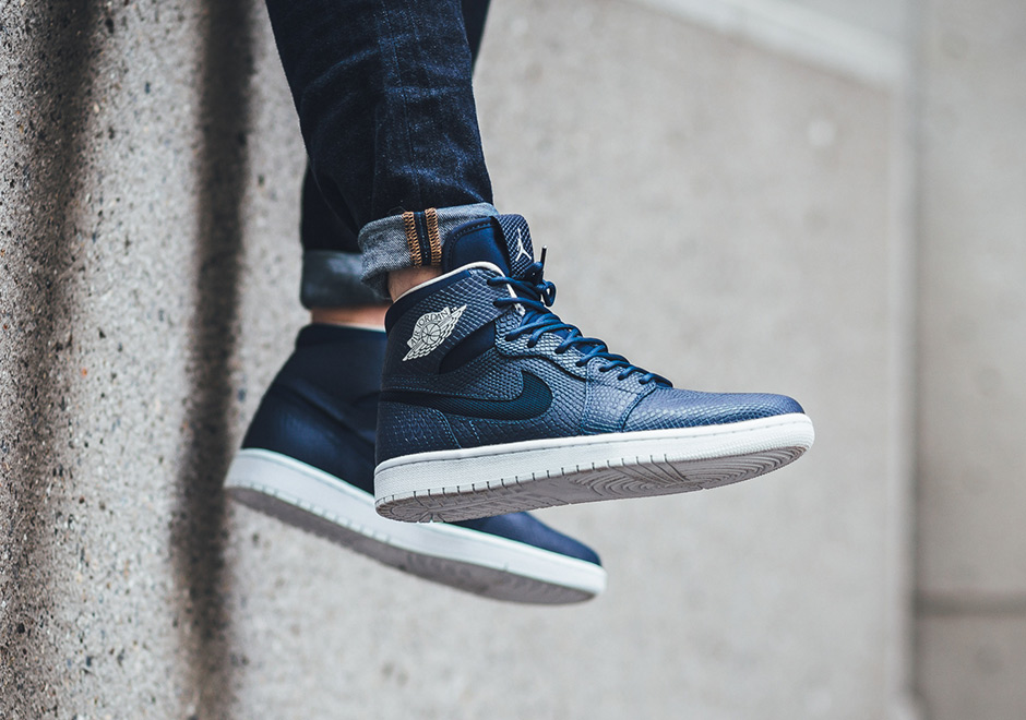 Air Jordan 1 High Nouveau With Navy Blue Snake Uppers