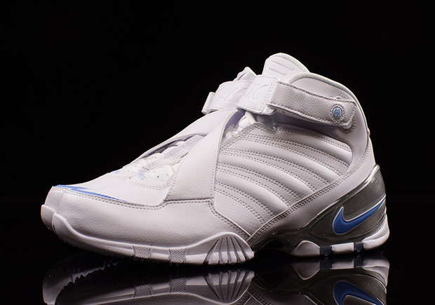 Nike Drops A UNC Themed Zoom Vick 3 Release
